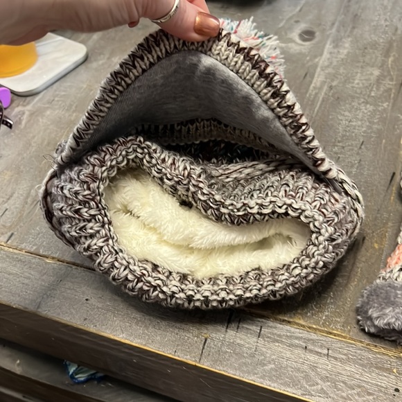 Snow beanie cap with mask and matching neck warmer - Picture 3 of 5